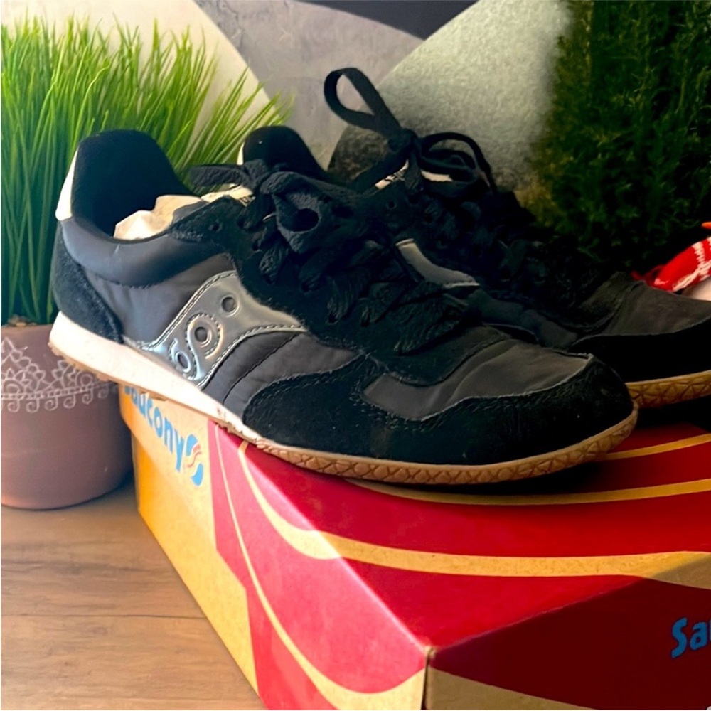 ISO Saucony Women's Bullet Sneaker Black/Brown Us Size: 7 or 7.5 Womens